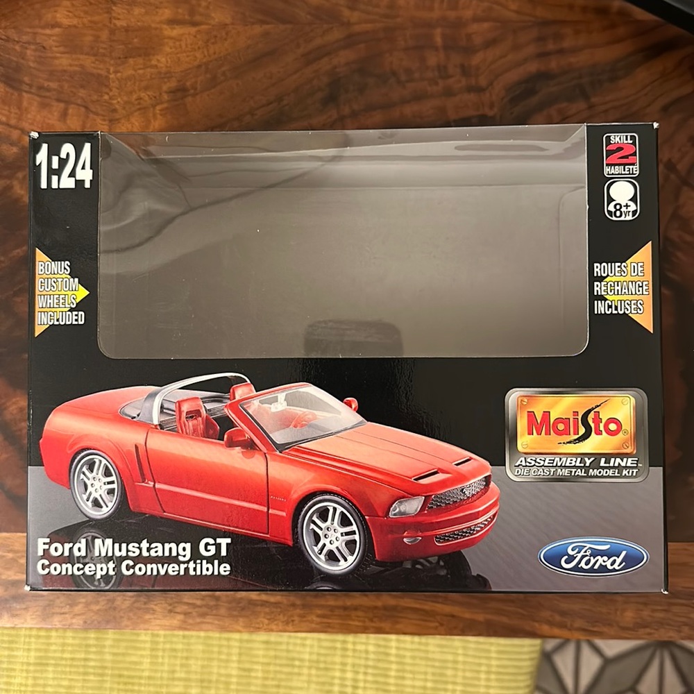 MAISTO ASSEMBLY LINE DIE CAST MODEL KIT FORD MUSTANG RED GT CONCEPT CONVERTIBLE